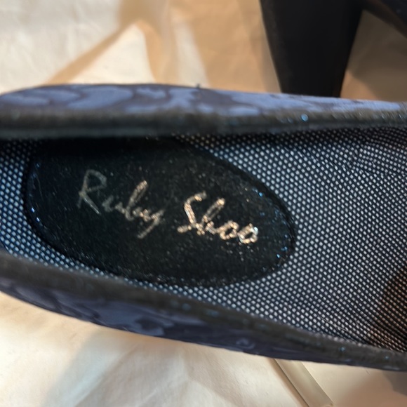 Heels - Picture 4 of 5